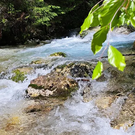 By The Emerald River بيت للعطل Soča